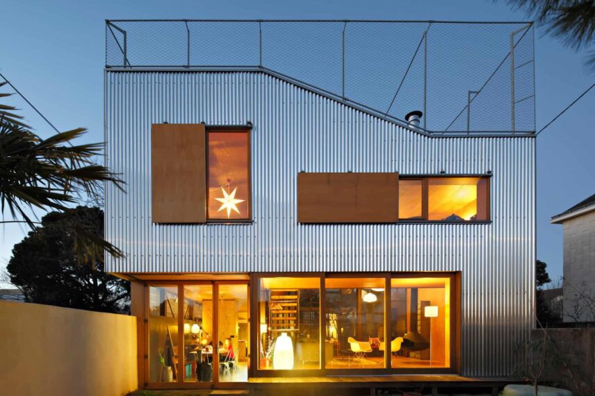 1-corrugated-aluminium-facade-1930s-home-extension.jpg
