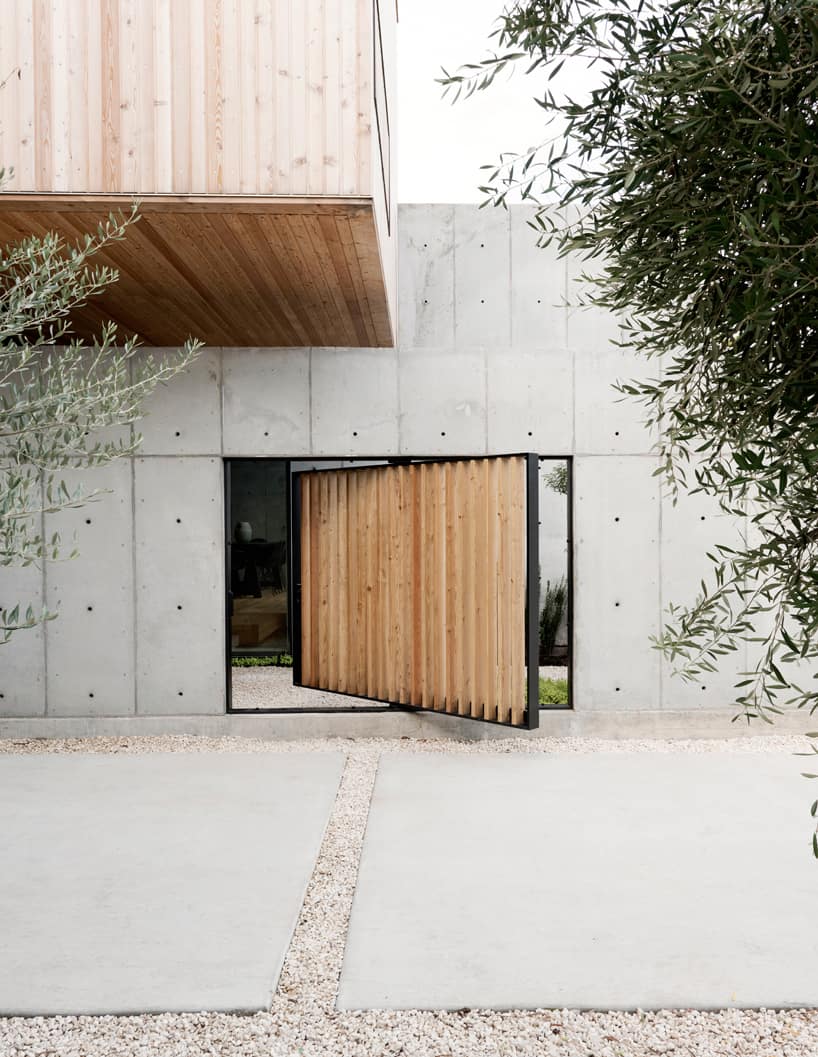 2-concrete-houses-cubic-wooden-japanese-design.jpg